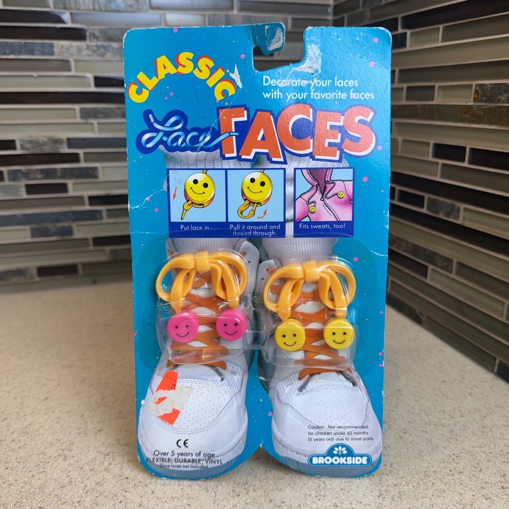 NEW VTG 1989 Brookside‎ Classic Lace Faces Smiley Face Shoe Charms Pink & Yellow